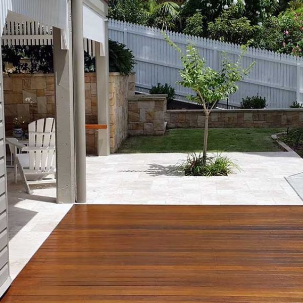 Deck-travertine-glass-fence